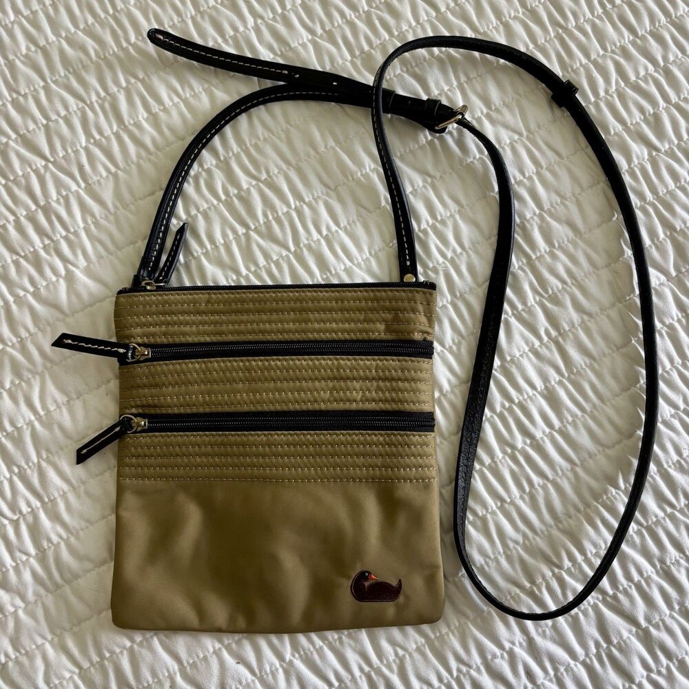 EUC Dooney & Bourke handbag Crossbody Nylon North South Triple Zip Bag Shoulder